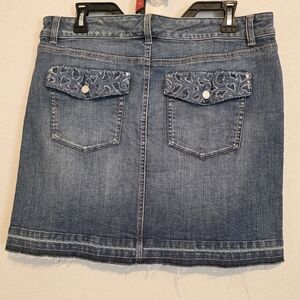 White House Black Market WHBM Denim Mini Skirt Jean Frayed Hem Size 8